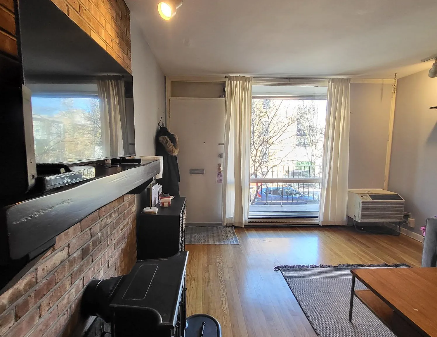 1 bed, 750 sqft, $2,400 — Photo 4
