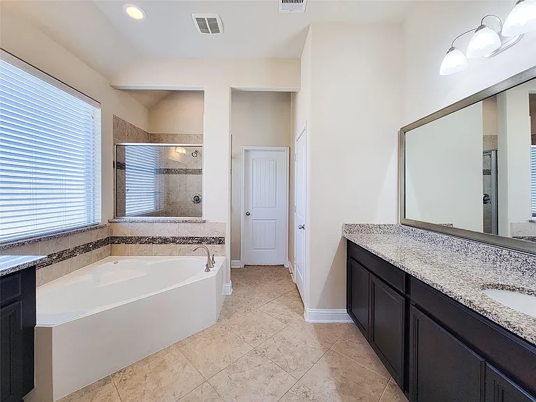 4102 Astoria Manor Ln — Photo 33