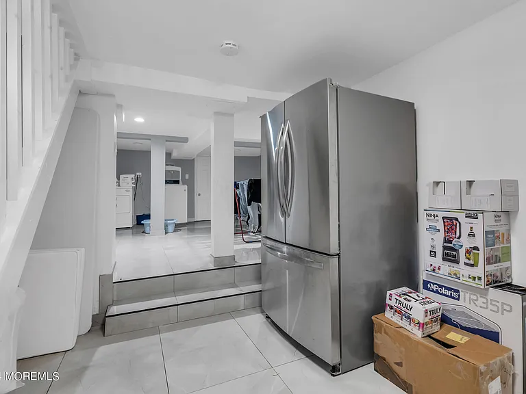 325 Roosevelt Ave — Photo 31