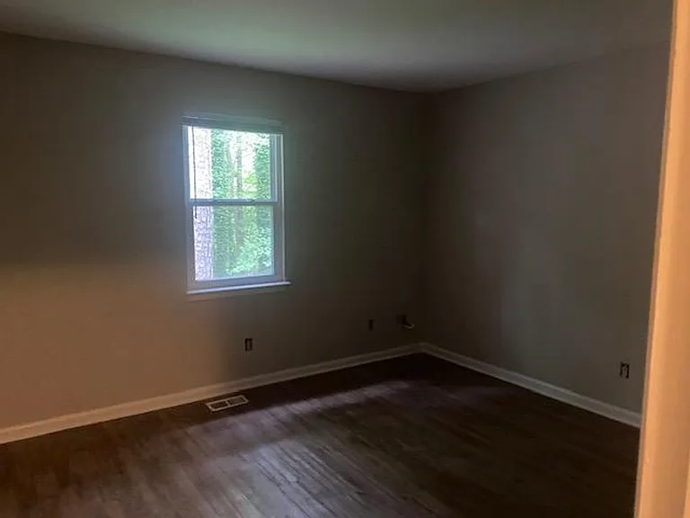 943 W Chatham St — Photo 10