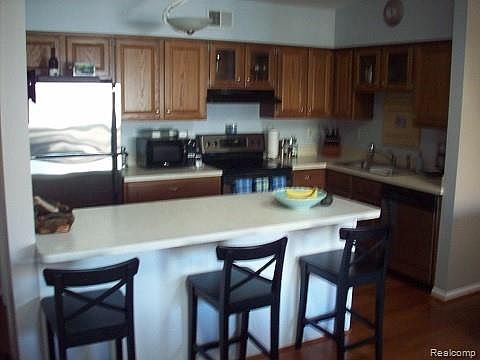 392 Pinewood Dr, photo 2