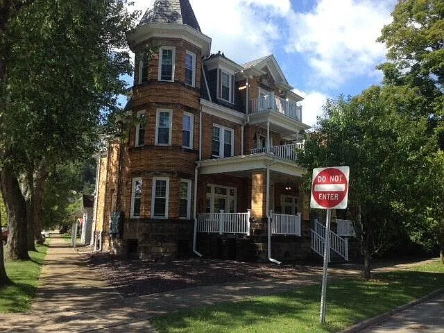 1201 Chestnut St — Photo 1