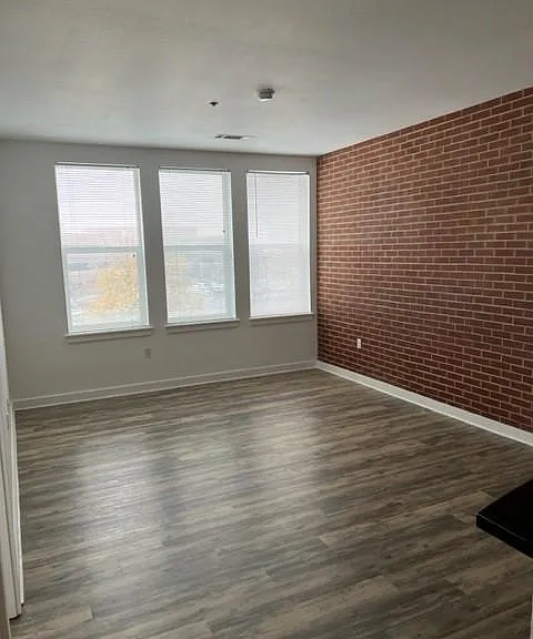 Lincoln Pointe Lofts- Income Restricted — Photo 11