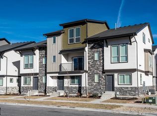 586 W Life Dr, Bluffdale, UT 84065