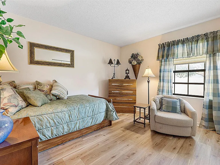 31 Columbia Ct — Photo 28
