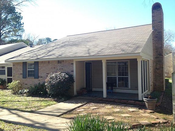 3rd image of 525 Oakland Dr