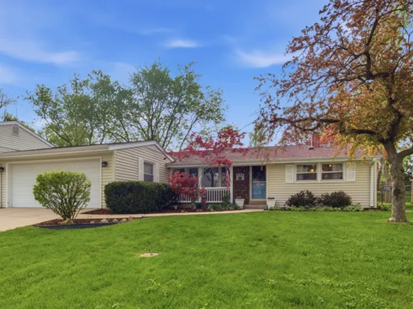 492 Weidner Rd, Buffalo Grove, IL 60089
