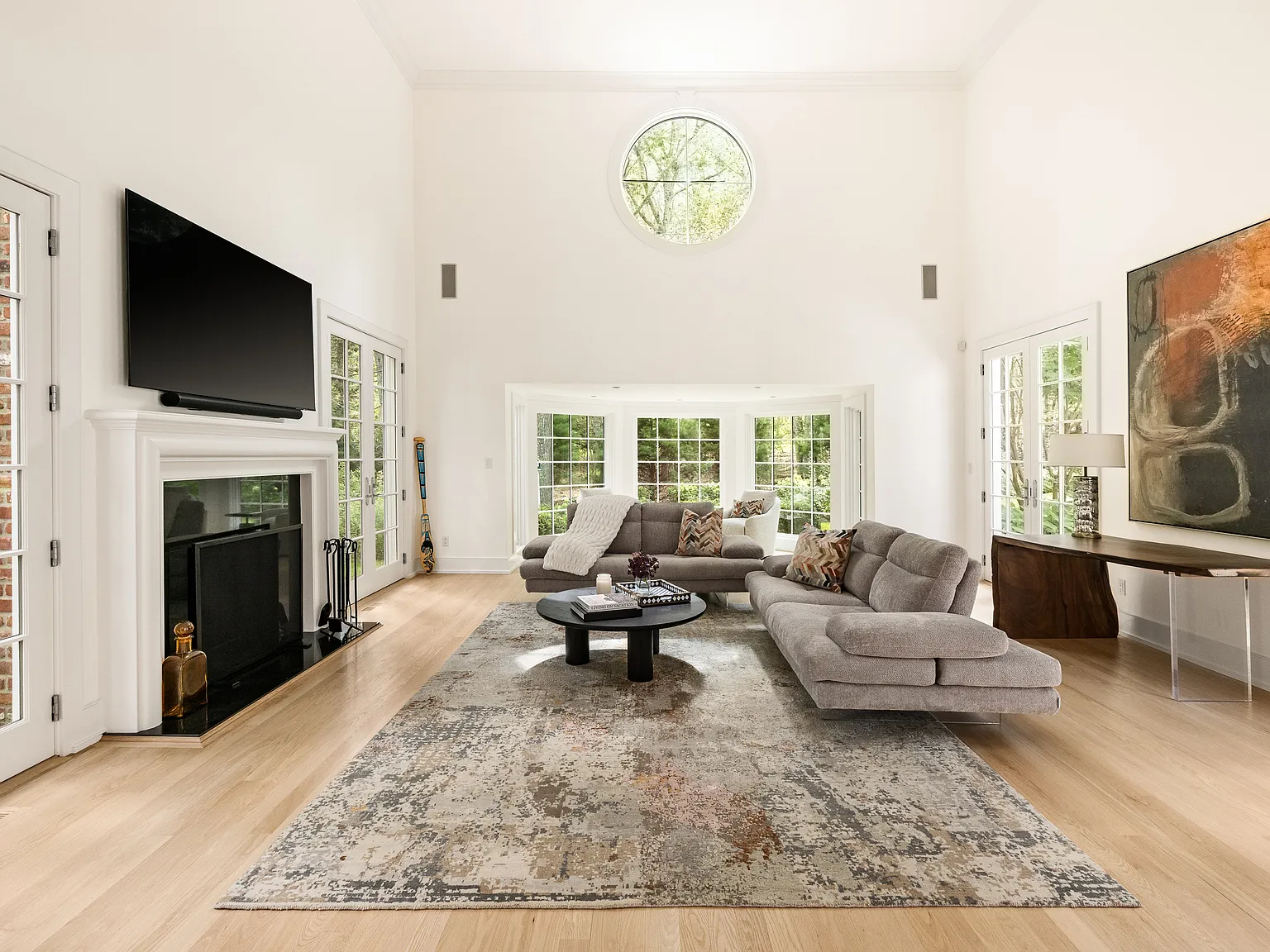 Completely Renovated East Hampton Village Fringe Retreat — Photo 3