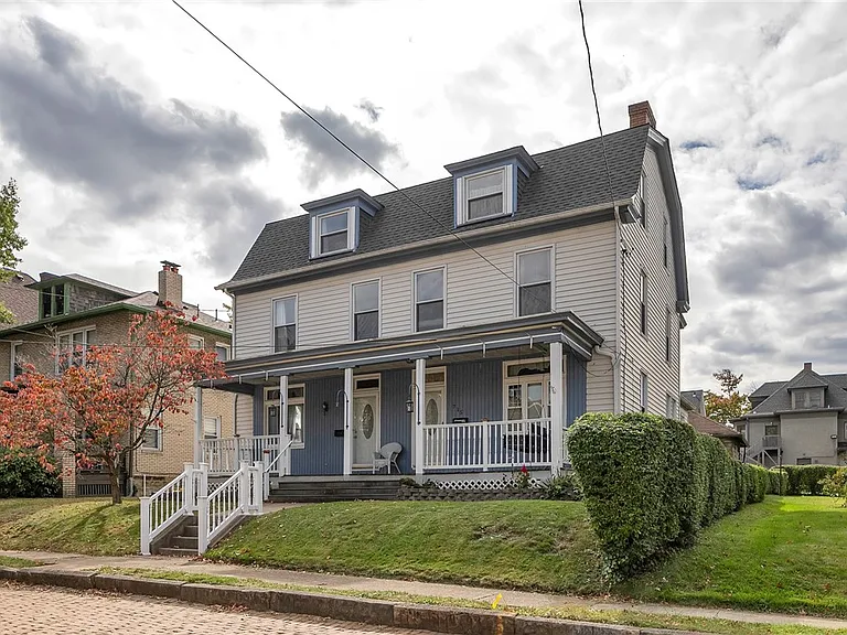 713 Clinton Pl — Photo 3