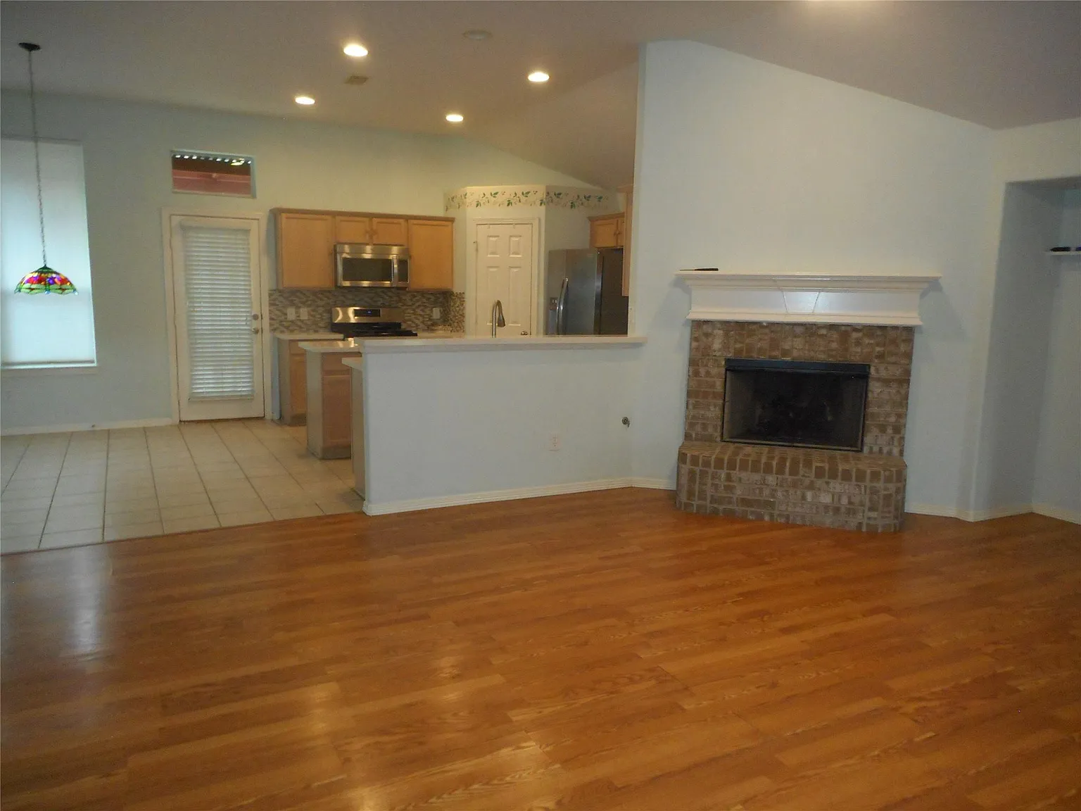 3 bed, 2.0 bath, 1710 sqft, $1,995 — Photo 4