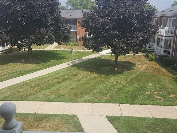 4th image of 2440-D Parmenter Blvd #212