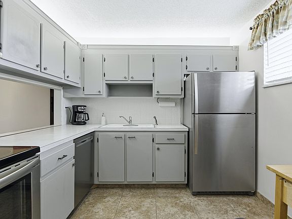 3rd image of 2534 Garden Drive S #203