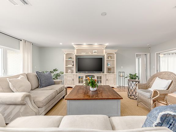 5th image of 9160 SE Yacht Club Circle