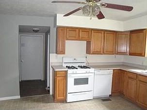 4th image of 726 Blaine Ave