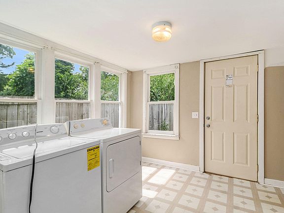 4th image of 8 Park Drive Ct