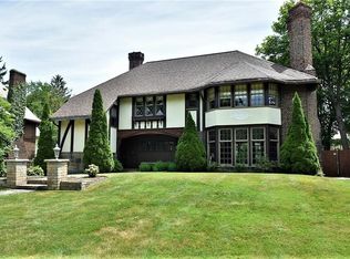 2369 Delamere Dr, Cleveland Heights, OH