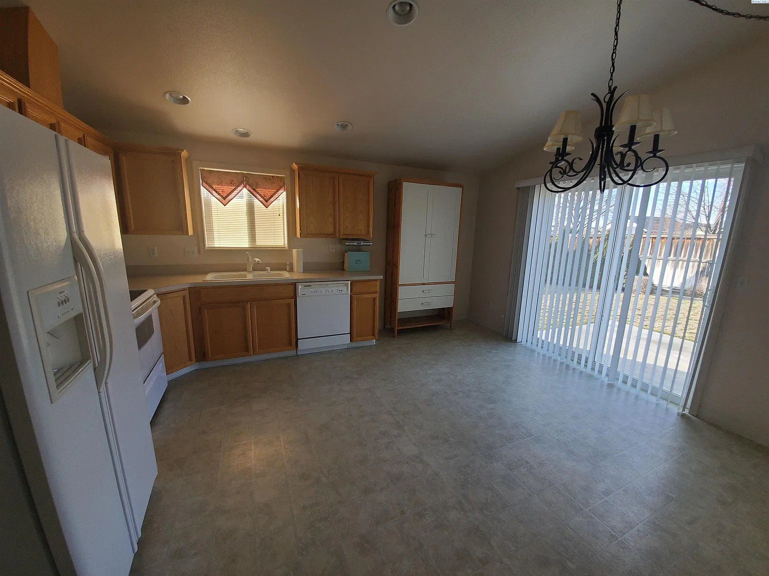 3 bed, 2.0 bath, 1092 sqft, $1,850 — Photo 2
