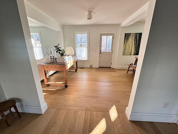 4th image of 235 E Elm St