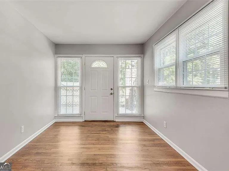 799 Marstevan Dr NE — Photo 5