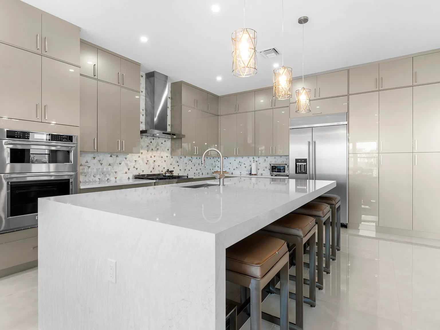 5 bed, 6.0 bath, 4166 sqft, $9,000 — Photo 3