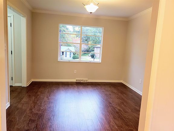 4th image of 412 Daniel Dr NE