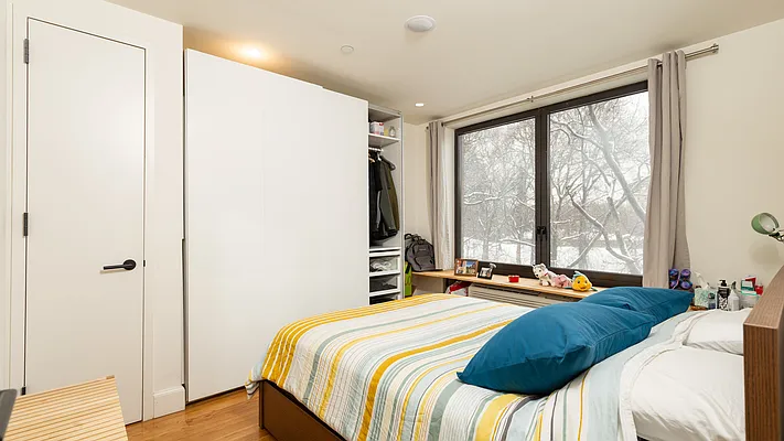 Rented by Nooklyn NYC LLC | media 70