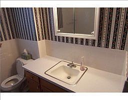 5th image of 18 Waverly St
