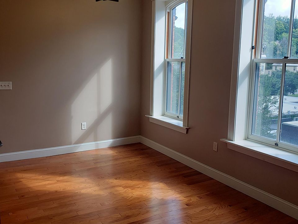 Eat-in Kitchen/Dining with Beautiful Natural Light