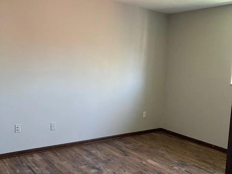4633 Plummer St — Photo 5