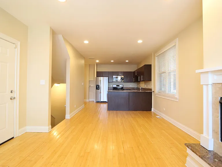 2425 W Arthington St #1 — Photo 6