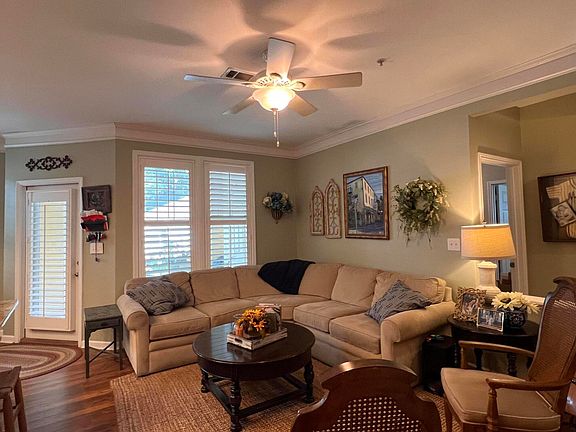 3rd image of 1015 Rosewood Ln