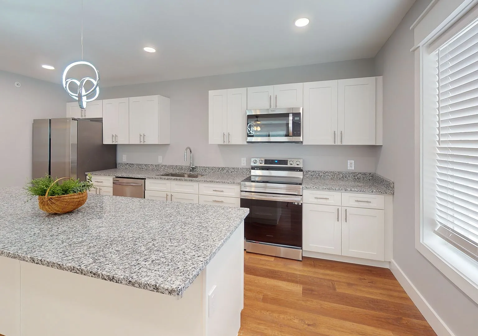 Waitlist for Aug2027Jul2028 Now Open! | 6BR with Private Baths | Fort Sanders Near UTK — Photo 2