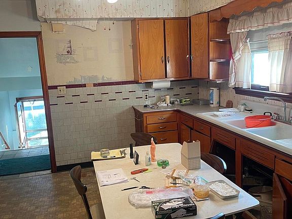 3rd image of 5121 Reading Ave