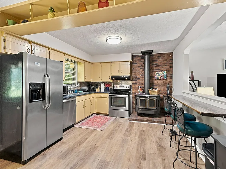 1663 Ragland Ln — Photo 2