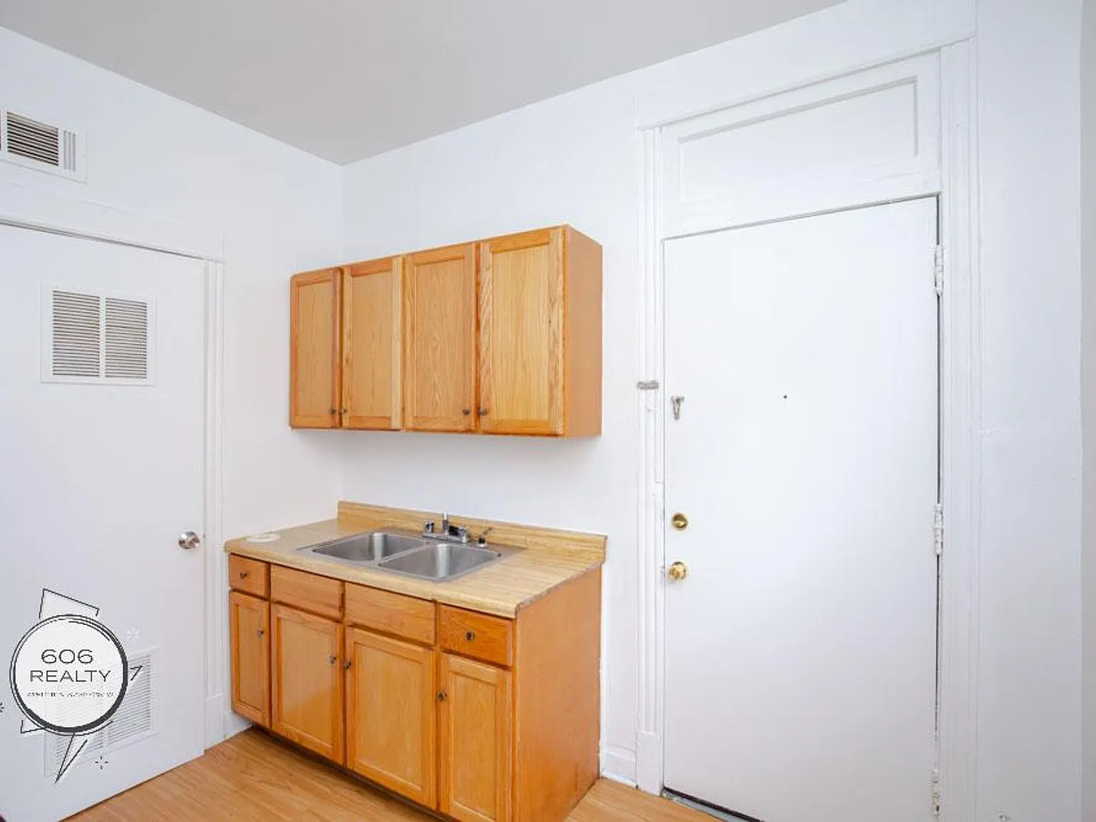 Marquette Park Apartment! — Photo 3