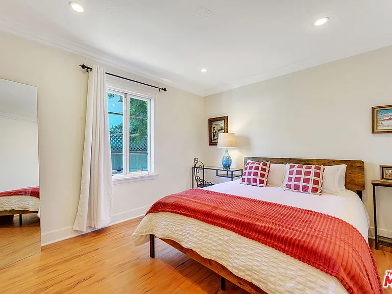 8818 Rosewood Ave — Photo 13