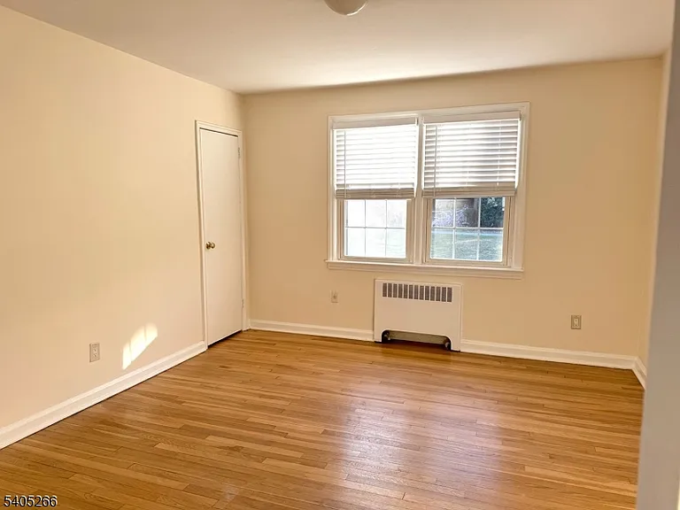 390 Morris Ave #35 — Photo 4