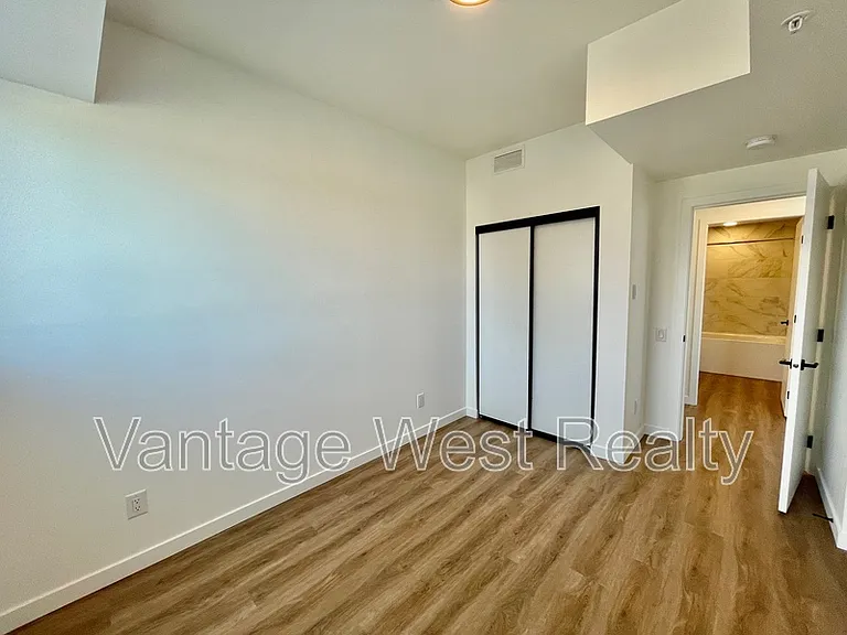 615 Rutland Rd N #401 — Photo 16