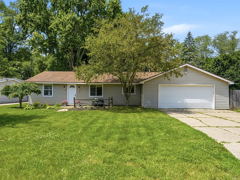 3130 Greenlawn Ave — Photo 2