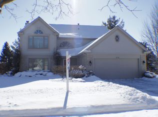 3113 Charlemagne Ln, St Charles, IL