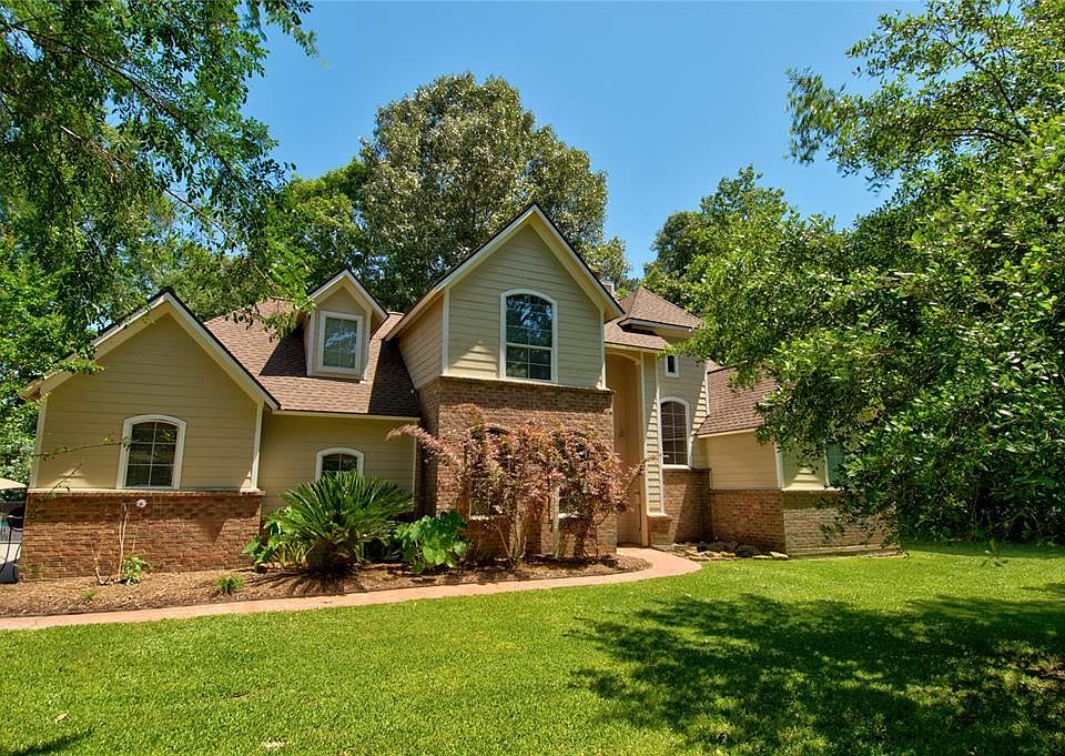Welcome to 21925 Whitetail Crossing!