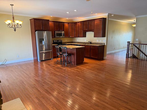 2nd image of 3523 Wysteria Ln