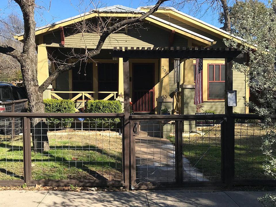 Front yard/ porch