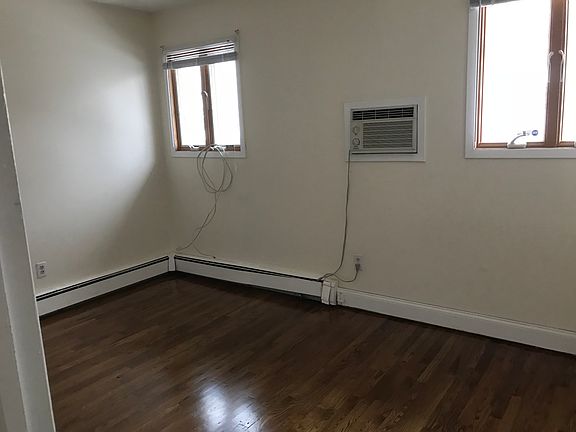 2nd image of 9 Bayard St