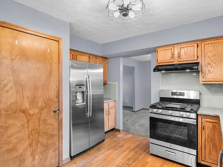 4335 Shandon Dr — Photo 10