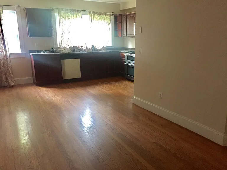 10 Whipple St #10 — Photo 17