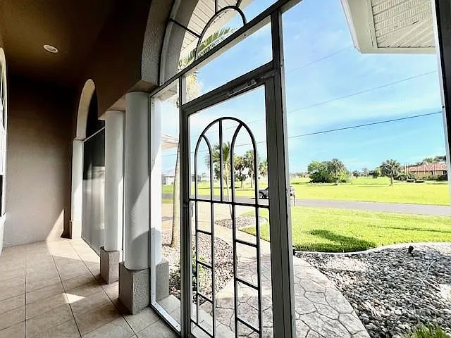 4 bed, 2.5 bath, 2251 sqft, $6,750 — Photo 3