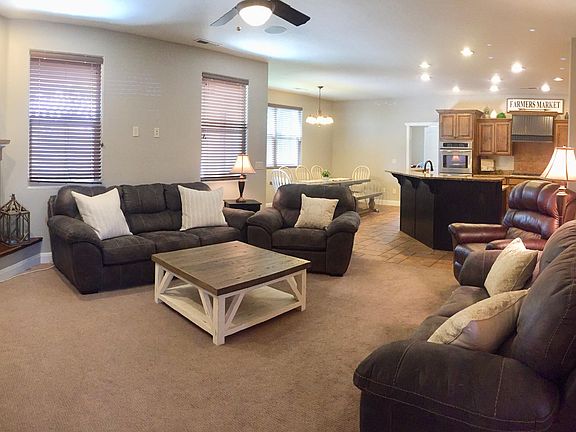 Living room/kitchen 