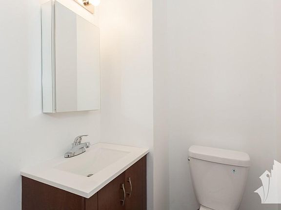 2nd image of 4060 N Milwaukee Ave