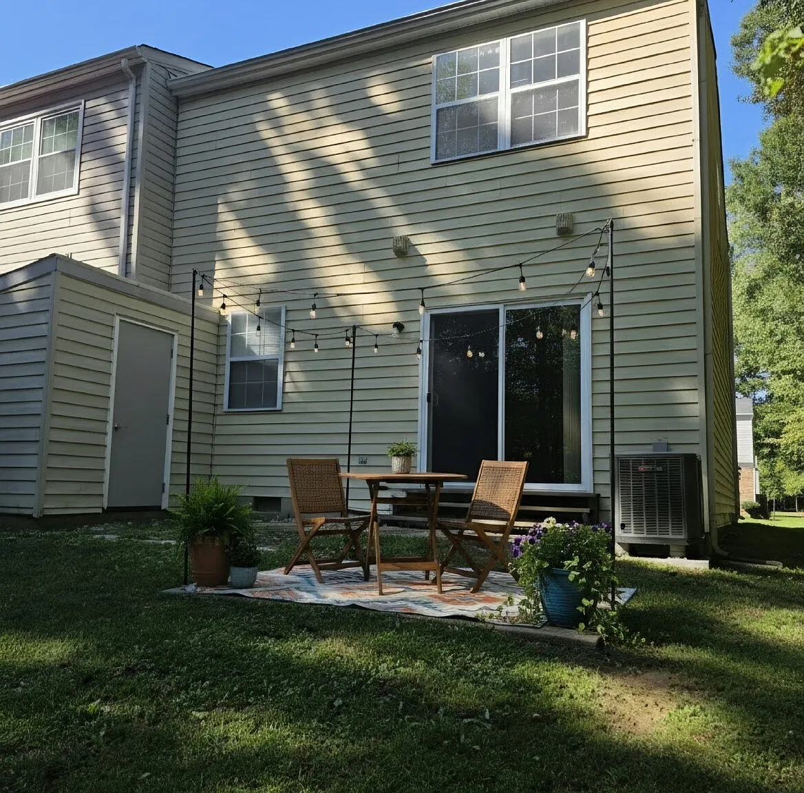 3 bed, 2.5 bath, 1239 sqft, $2,200 — Photo 3
